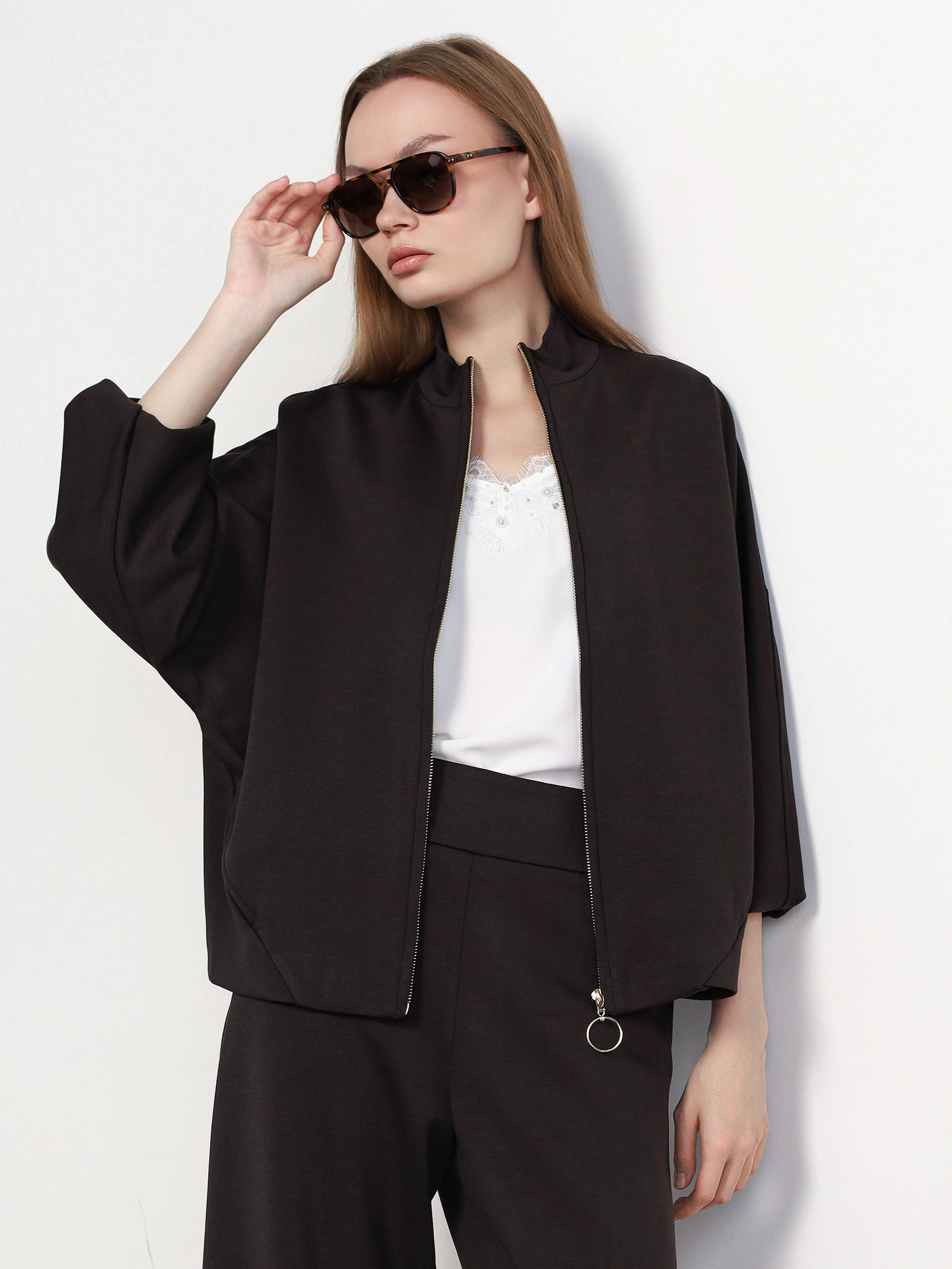 Куртка трикотажная темно-коричневого цвета